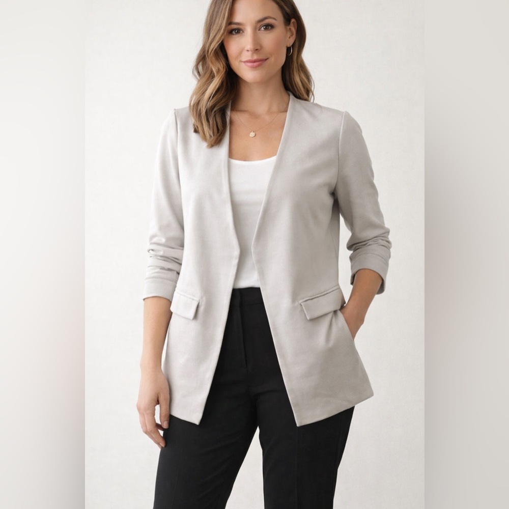 Elegant Women's Gray Blazer